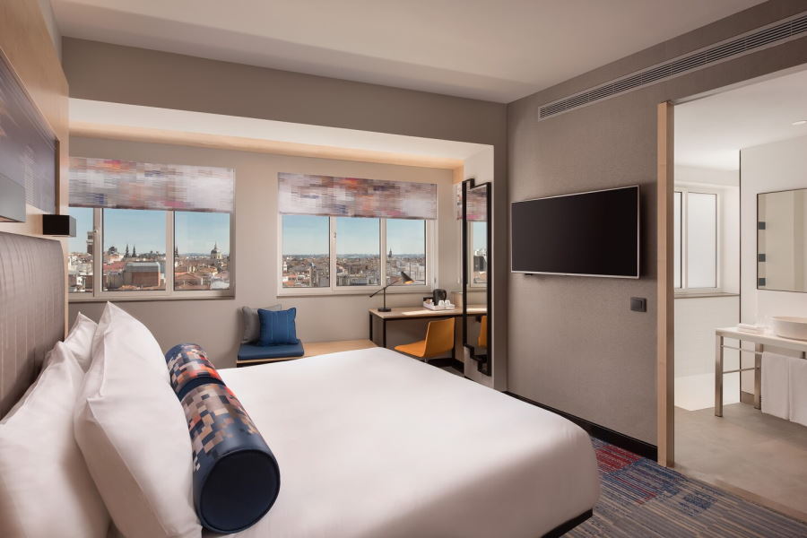 ALOFT madgv-king-guestroom